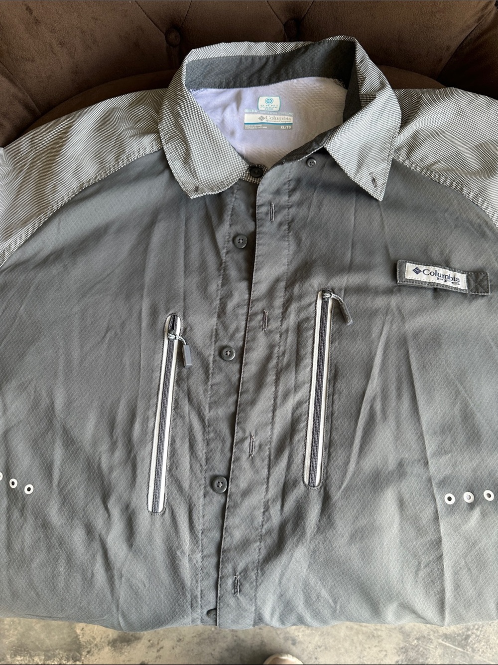 Columbia Men's Light Gray Breathable Shirt Jacket with Vertical Zip Pockets